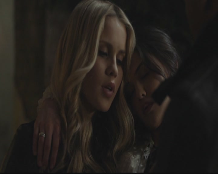 VampireDiariesWorld-dot-org_TheOriginals1x10TheCasketGirls4359.jpg