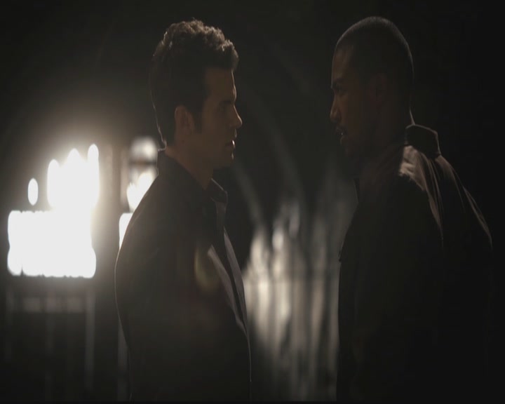 VampireDiariesWorld-dot-org_TheOriginals1x11ApresMoileDeluge0725.jpg