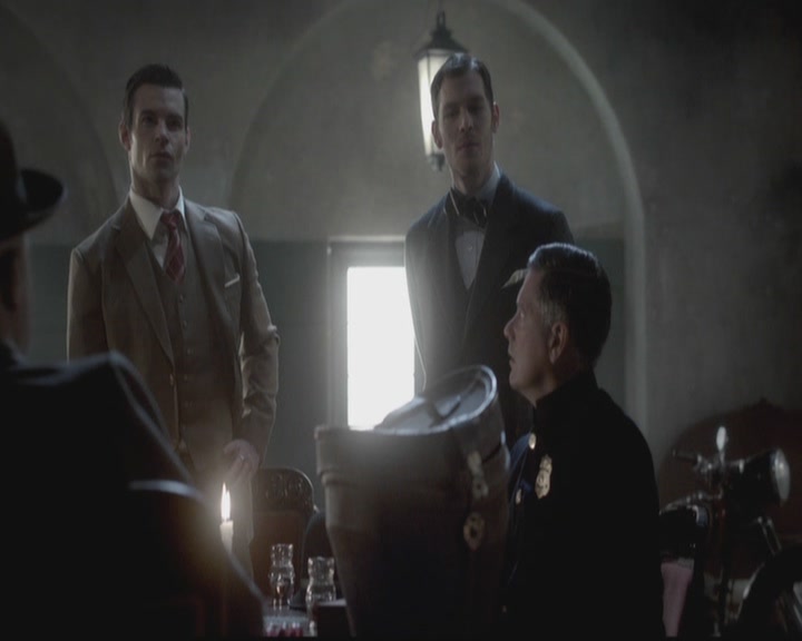 VampireDiariesWorld-dot-org_TheOriginals1x12DanceBackFromTheGrave0313.jpg