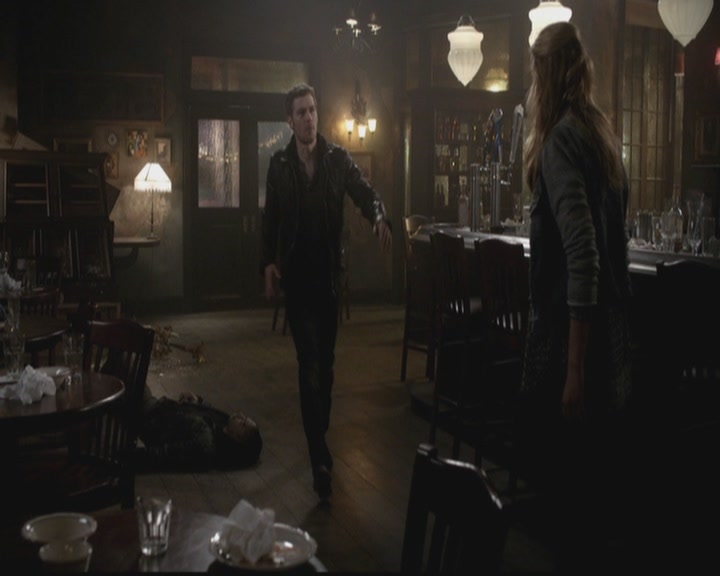 VampireDiariesWorld-dot-org_TheOriginals1x12DanceBackFromTheGrave1720.jpg