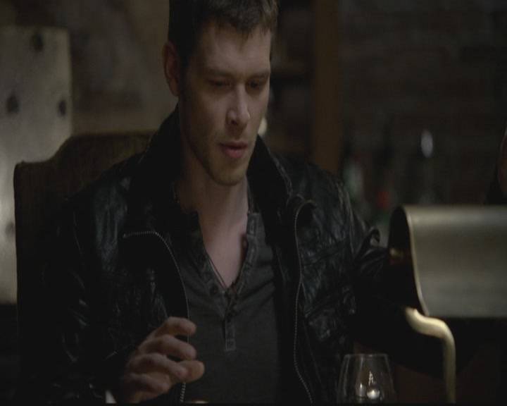 VampireDiariesWorld-dot-org_TheOriginals1x12DanceBackFromTheGrave2211.jpg