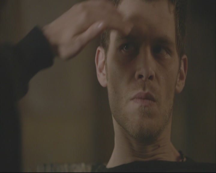 VampireDiariesWorld-dot-org_TheOriginals1x14LongWayBackFromHell-deletedscene0004.jpg