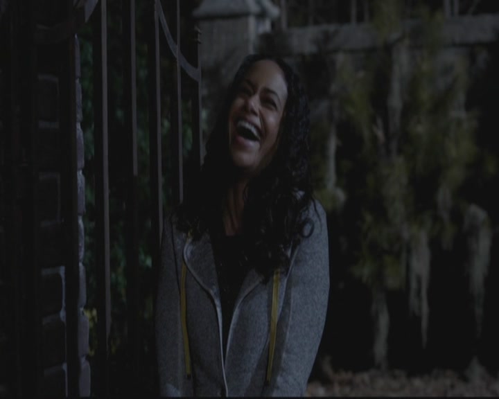 VampireDiariesWorld-dot-org_TheOriginals1x15LeGrandGuignol1970.jpg