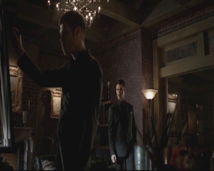 VampireDiariesWorld-dot-org_TheOriginals1x17MoonOverBourbonStreet0178.jpg