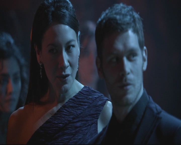 VampireDiariesWorld-dot-org_TheOriginals1x17MoonOverBourbonStreet1738.jpg