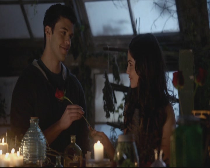 VampireDiariesWorld-dot-org_TheOriginals1x17MoonOverBourbonStreet1916.jpg