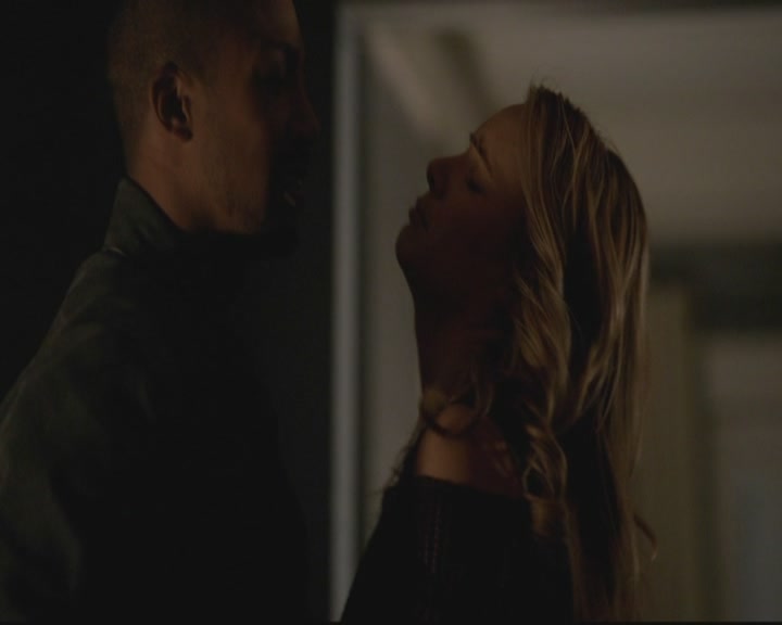 VampireDiariesWorld-dot-org_TheOriginals1x17MoonOverBourbonStreet1939.jpg