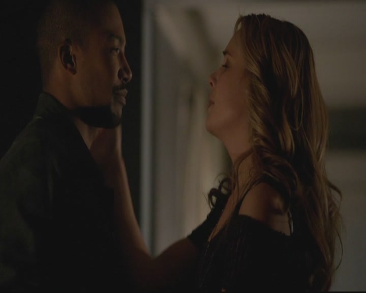 VampireDiariesWorld-dot-org_TheOriginals1x17MoonOverBourbonStreet1941.jpg