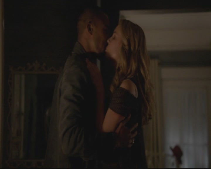 VampireDiariesWorld-dot-org_TheOriginals1x17MoonOverBourbonStreet1963.jpg