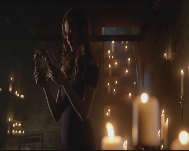 VampireDiariesWorld-dot-org_TheOriginals1x17MoonOverBourbonStreet1984.jpg