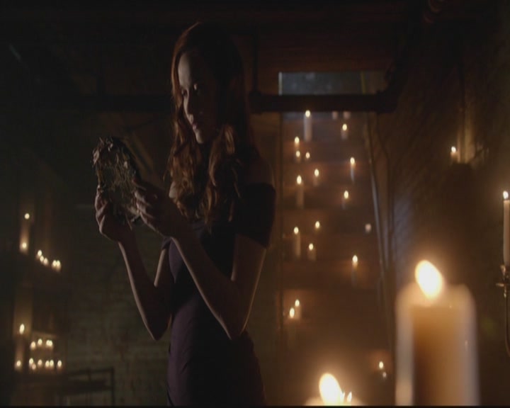 VampireDiariesWorld-dot-org_TheOriginals1x17MoonOverBourbonStreet1985.jpg