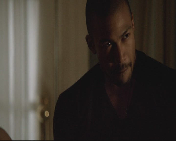 VampireDiariesWorld-dot-org_TheOriginals1x17MoonOverBourbonStreet2004.jpg