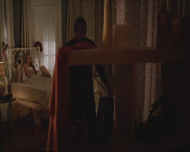 VampireDiariesWorld-dot-org_TheOriginals1x17MoonOverBourbonStreet2012.jpg