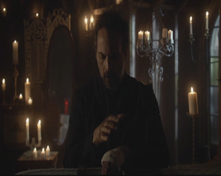 VampireDiariesWorld-dot-org_TheOriginals1x19AnUnblinkingDeath1962.jpg