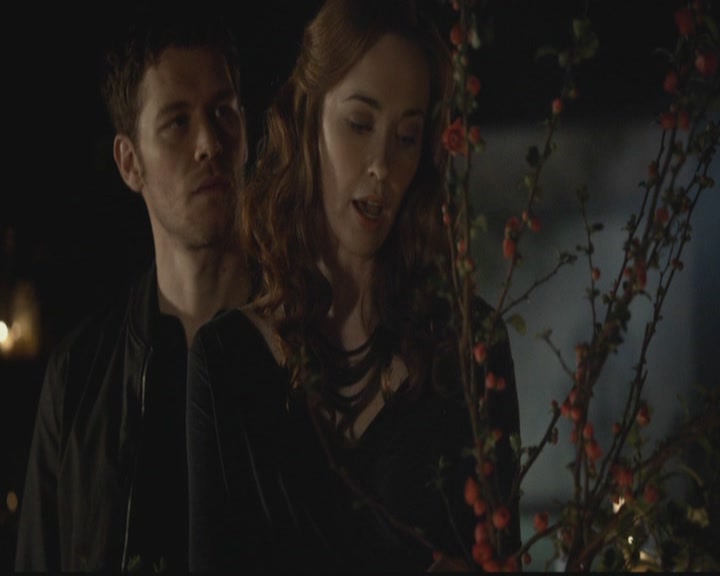 VampireDiariesWorld-dot-org_TheOriginals1x19AnUnblinkingDeath1969.jpg