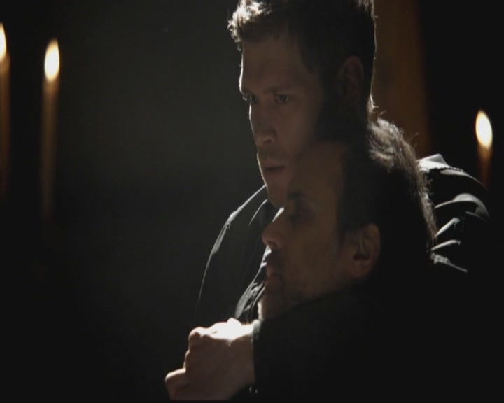 VampireDiariesWorld-dot-org_TheOriginals1x19AnUnblinkingDeath2112.jpg