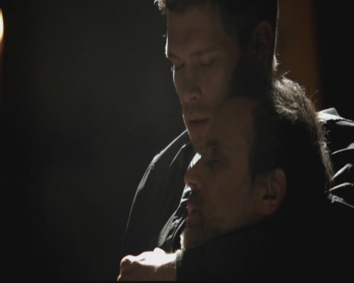 VampireDiariesWorld-dot-org_TheOriginals1x19AnUnblinkingDeath2115.jpg