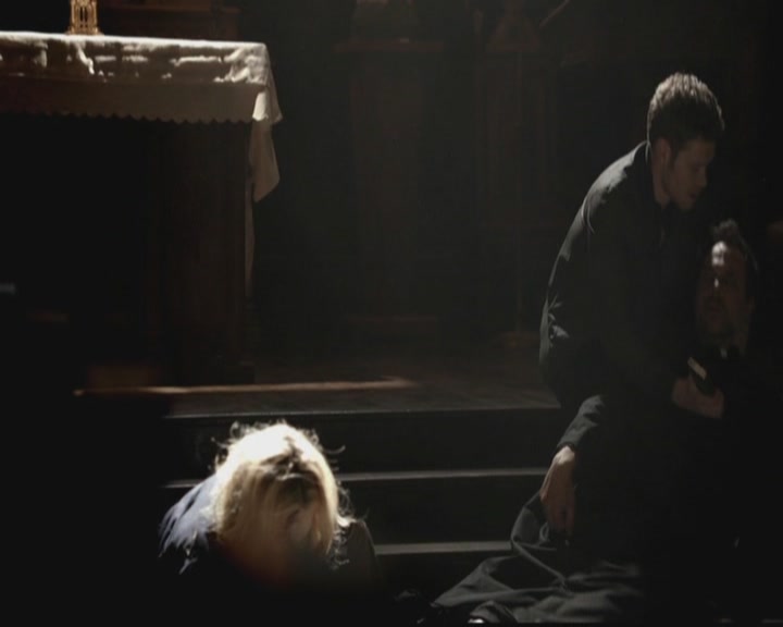 VampireDiariesWorld-dot-org_TheOriginals1x19AnUnblinkingDeath2122.jpg