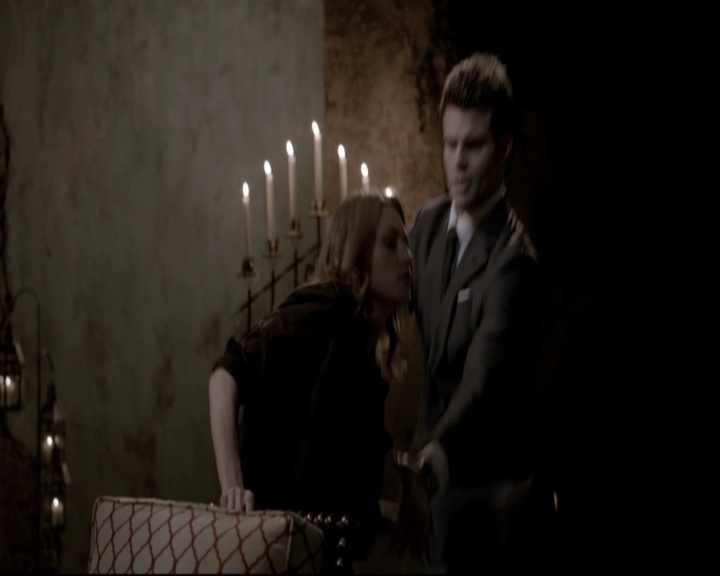 VampireDiariesWorld-dot-org_TheOriginals1x22FromACradleToAGrave-deletedscene0509.jpg