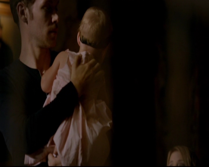 VampireDiariesWorld-dot-nl_TheOriginals_3x01ForTheMillemnium0201.jpg