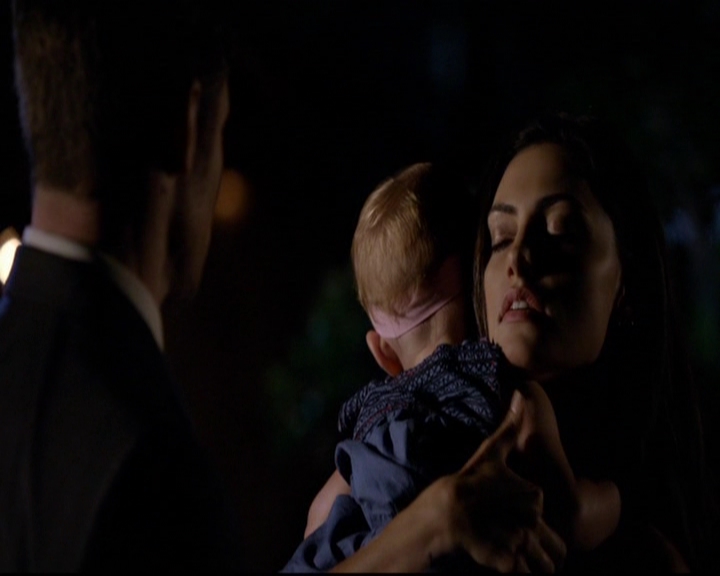 VampireDiariesWorld-dot-nl_TheOriginals_3x01ForTheMillemnium0217.jpg