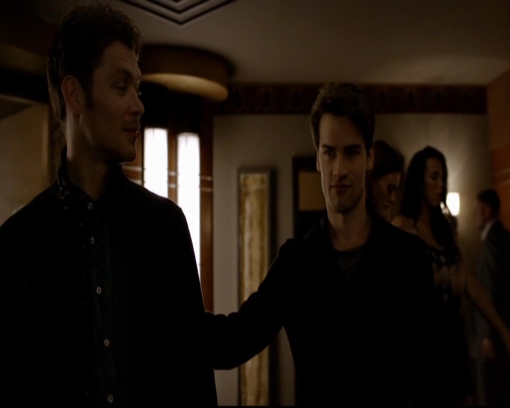 VampireDiariesWorld-dot-nl_TheOriginals_3x01ForTheMillemnium1679.jpg