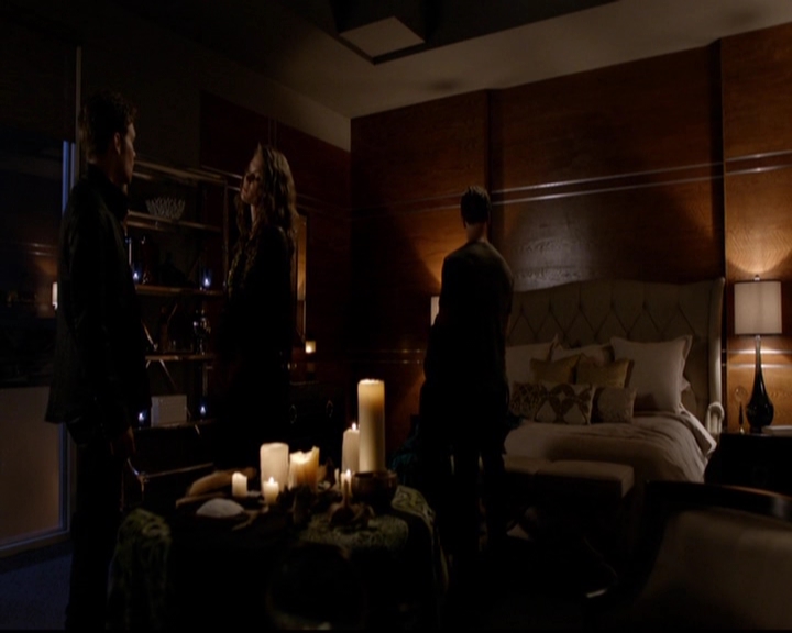 VampireDiariesWorld-dot-nl_TheOriginals_3x01ForTheMillemnium1719.jpg