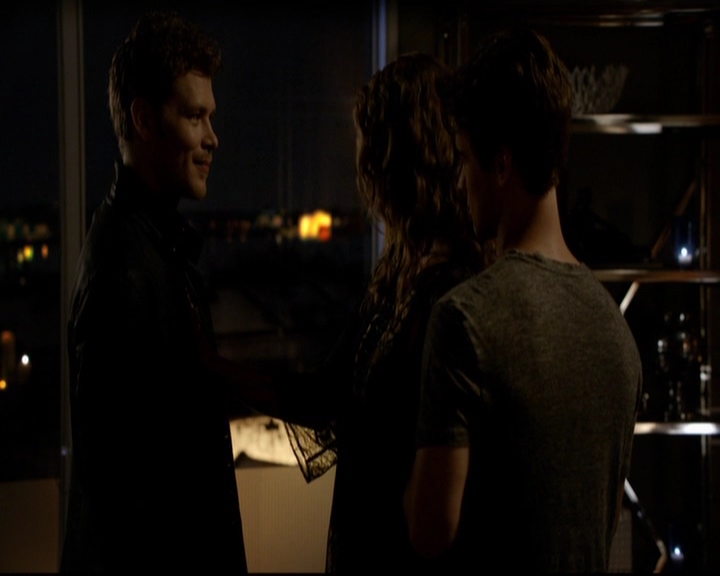 VampireDiariesWorld-dot-nl_TheOriginals_3x01ForTheMillemnium1733.jpg