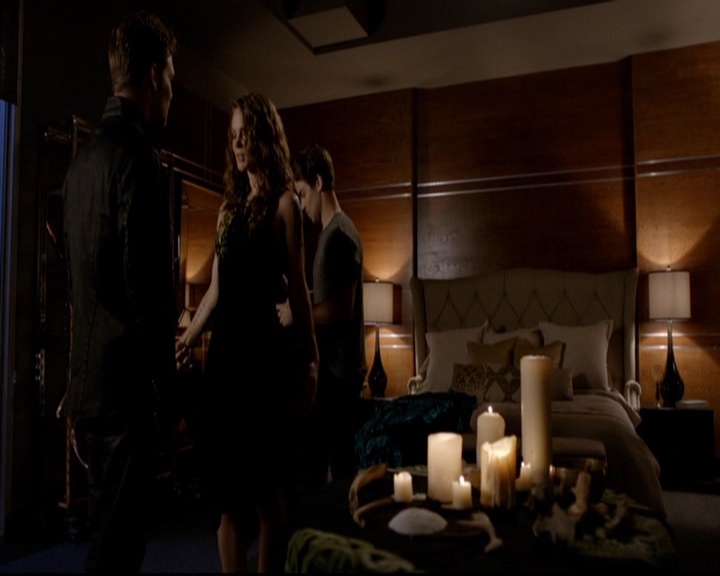 VampireDiariesWorld-dot-nl_TheOriginals_3x01ForTheMillemnium1745.jpg