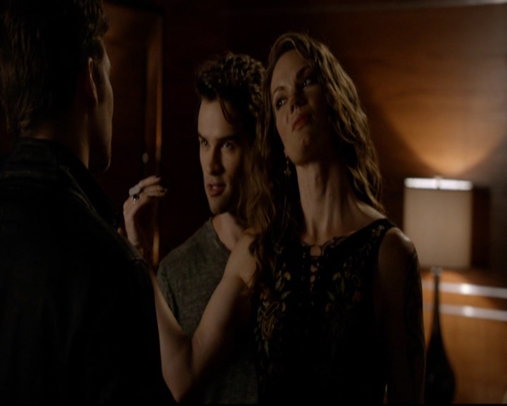 VampireDiariesWorld-dot-nl_TheOriginals_3x01ForTheMillemnium1755.jpg