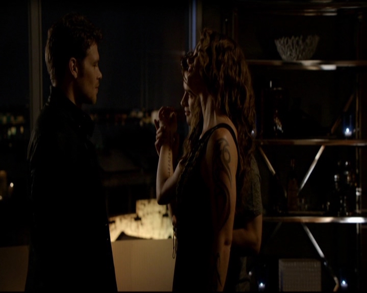 VampireDiariesWorld-dot-nl_TheOriginals_3x01ForTheMillemnium1756.jpg