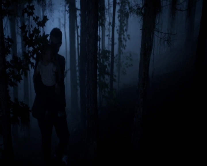 VampireDiariesWorld-dot-nl_TheOriginals_3x02YouHungTheMoon0012.jpg