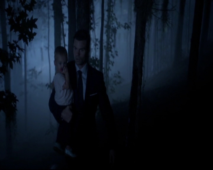 VampireDiariesWorld-dot-nl_TheOriginals_3x02YouHungTheMoon0013.jpg