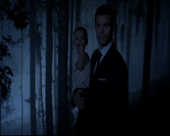 VampireDiariesWorld-dot-nl_TheOriginals_3x02YouHungTheMoon0015.jpg