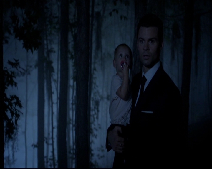 VampireDiariesWorld-dot-nl_TheOriginals_3x02YouHungTheMoon0016.jpg