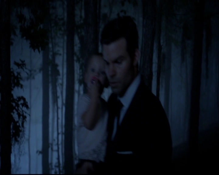 VampireDiariesWorld-dot-nl_TheOriginals_3x02YouHungTheMoon0017.jpg