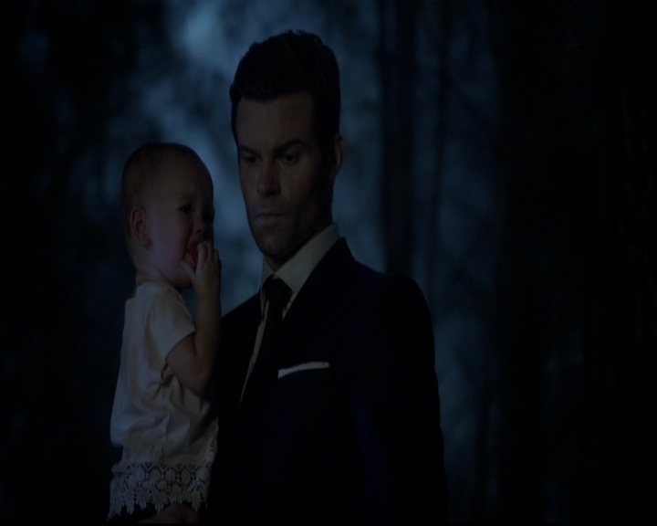 VampireDiariesWorld-dot-nl_TheOriginals_3x02YouHungTheMoon0025.jpg