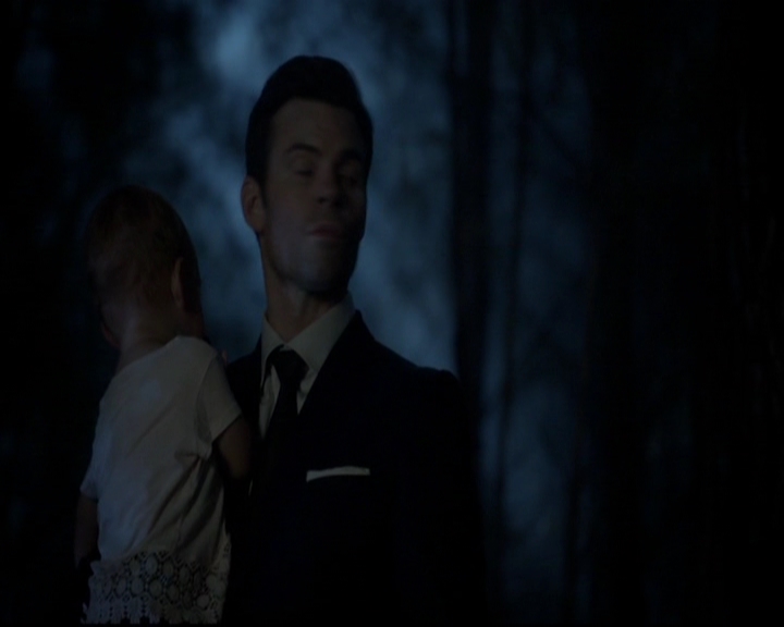 VampireDiariesWorld-dot-nl_TheOriginals_3x02YouHungTheMoon0028.jpg