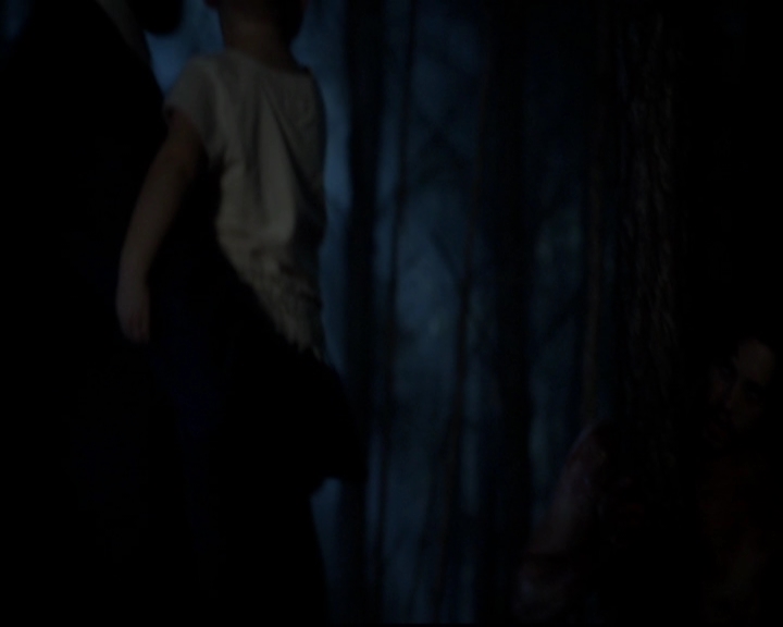 VampireDiariesWorld-dot-nl_TheOriginals_3x02YouHungTheMoon0029.jpg