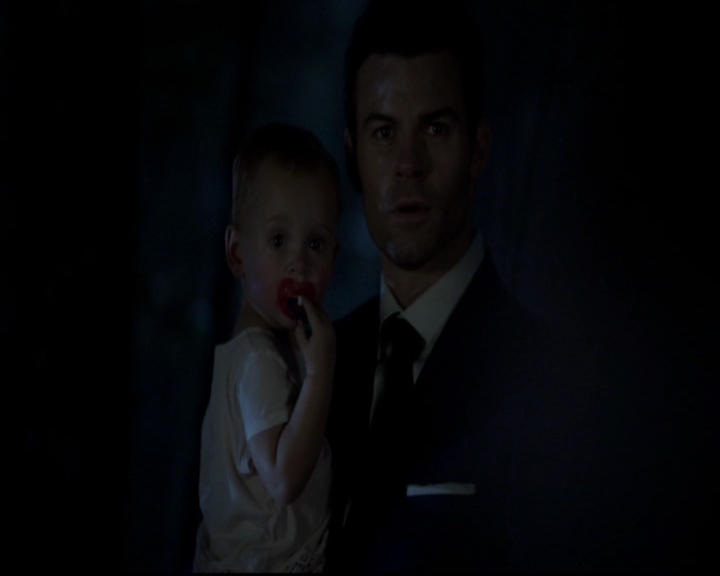 VampireDiariesWorld-dot-nl_TheOriginals_3x02YouHungTheMoon0031.jpg