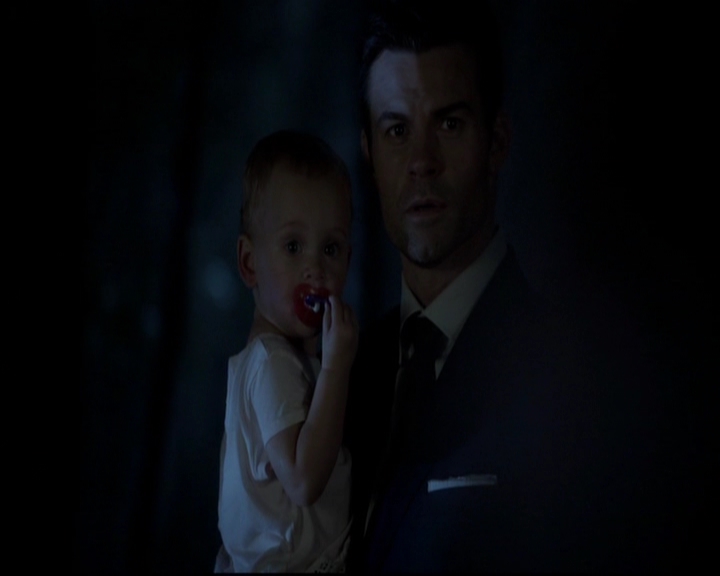 VampireDiariesWorld-dot-nl_TheOriginals_3x02YouHungTheMoon0032.jpg