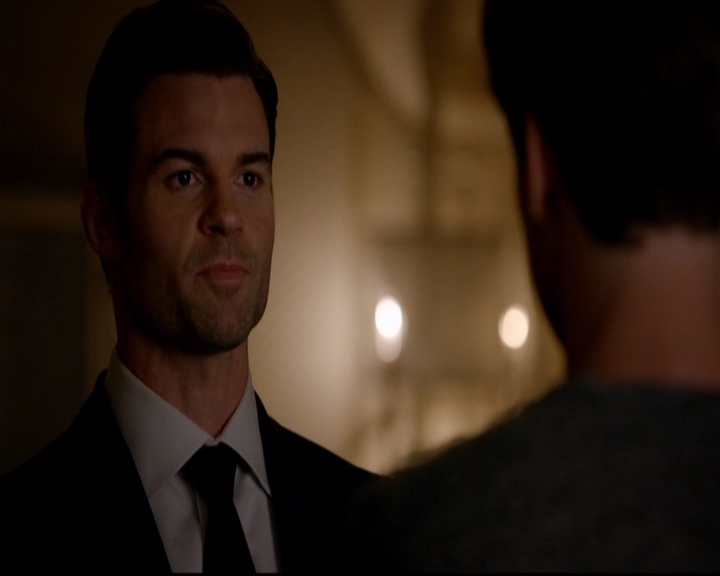 VampireDiariesWorld-dot-nl_TheOriginals_3x02YouHungTheMoon0608.jpg