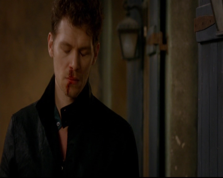 VampireDiariesWorld-dot-nl_TheOriginals_3x02YouHungTheMoon1520.jpg