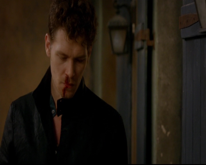 VampireDiariesWorld-dot-nl_TheOriginals_3x02YouHungTheMoon1521.jpg