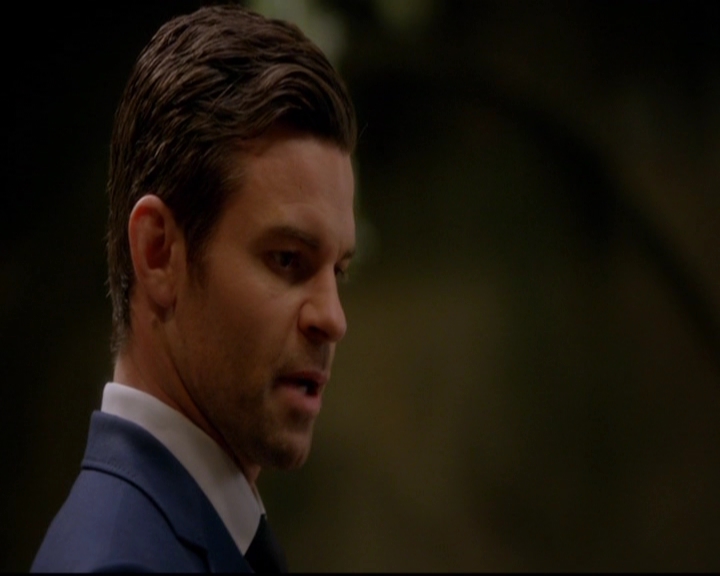 VampireDiariesWorld-dot-nl_TheOriginals_3x02YouHungTheMoon1555.jpg