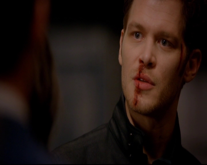 VampireDiariesWorld-dot-nl_TheOriginals_3x02YouHungTheMoon1563.jpg