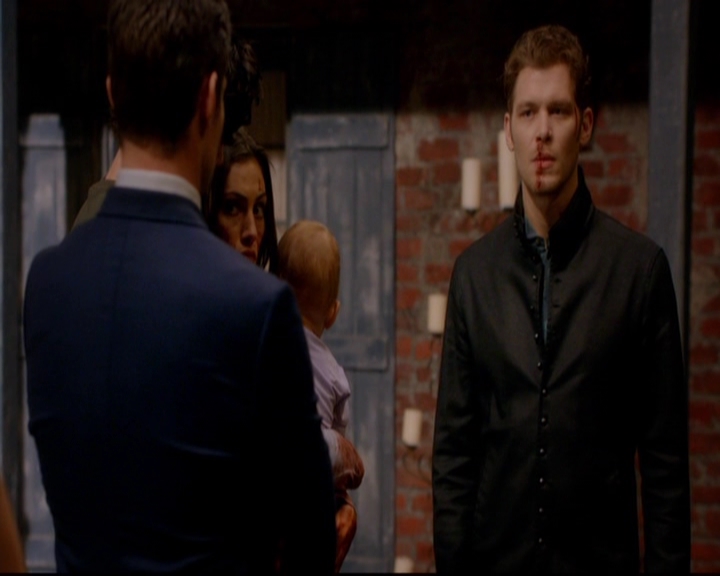 VampireDiariesWorld-dot-nl_TheOriginals_3x02YouHungTheMoon1571.jpg