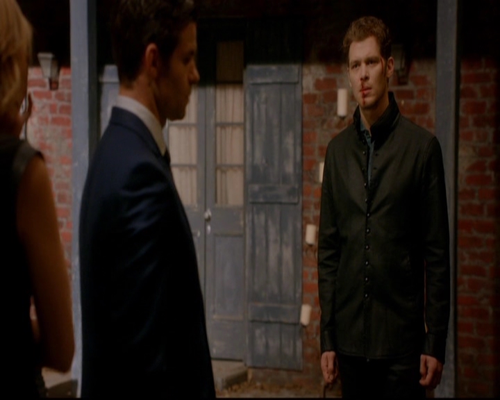 VampireDiariesWorld-dot-nl_TheOriginals_3x02YouHungTheMoon1586.jpg