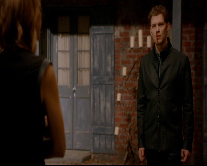 VampireDiariesWorld-dot-nl_TheOriginals_3x02YouHungTheMoon1588.jpg