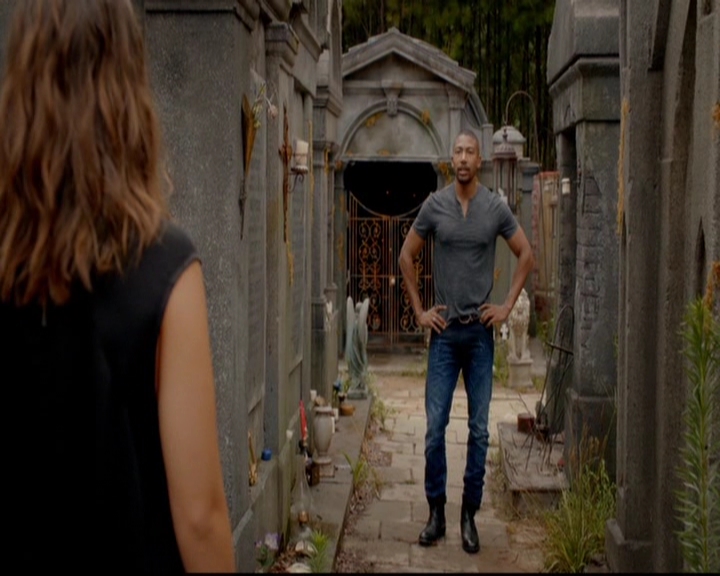 VampireDiariesWorld-dot-nl_TheOriginals_3x02YouHungTheMoon1599.jpg